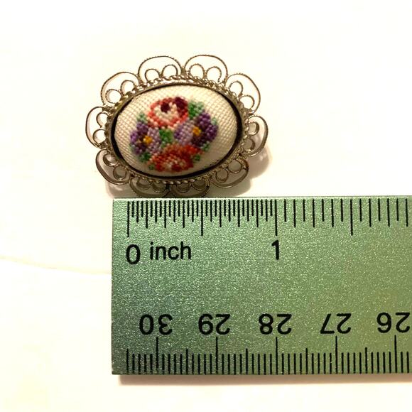Vintage Petit Point Floral Pin/Brooch Handmade Original Box NIB - Picture 6 of 6